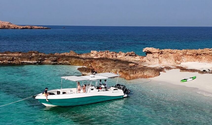 How to Plan the Perfect Daymaniyat Islands Day Trip from Muscat