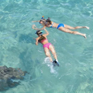 2 Girls snorkeling