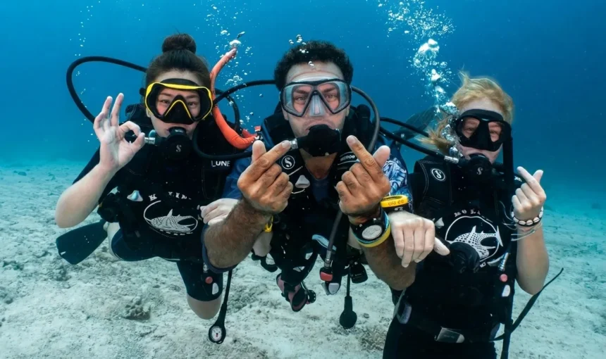 Scuba Diving Hand Signals: The Complete Guide to Underwater Communication