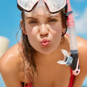 Women kissing in snorkeling gears