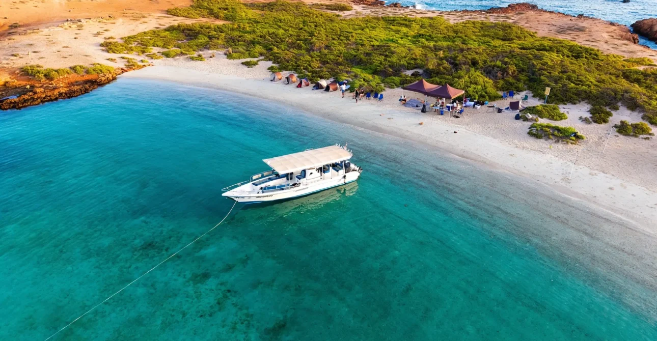 Daymaniyat vs Maldives: Which Is Better for a Snorkeling & Beach Holiday?